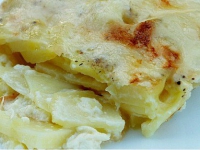 Картофельная запеканка с чесноком и сыром