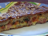 Пирог с ветчиной, сыром и помидорами