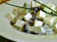 Салат из огурцов с маслинами