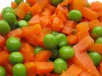 Салат с морковью и зеленым горошком