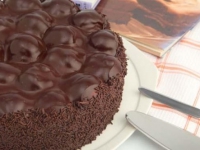 Шоколадный торт-мусс с ромом и изюмом