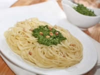 Спагетти с песто из шпината