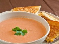Томатный крем-суп с базиликом